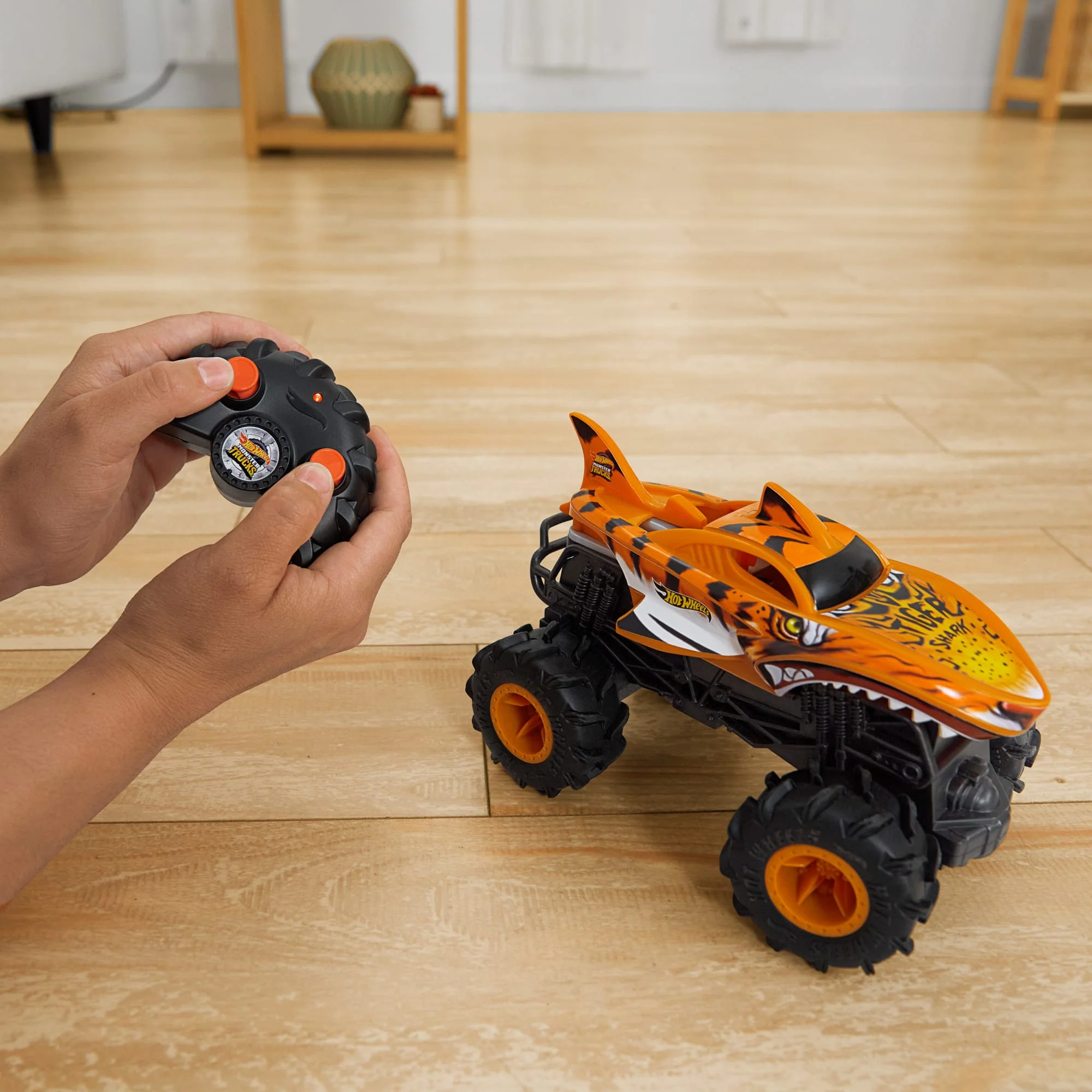 Hot Wheels RC Monster Trucks 1:24 Scale Tiger Shark Vehicle 3 Hot Wheels RC Monster Trucks 1:24 Scale Tiger Shark Vehicle