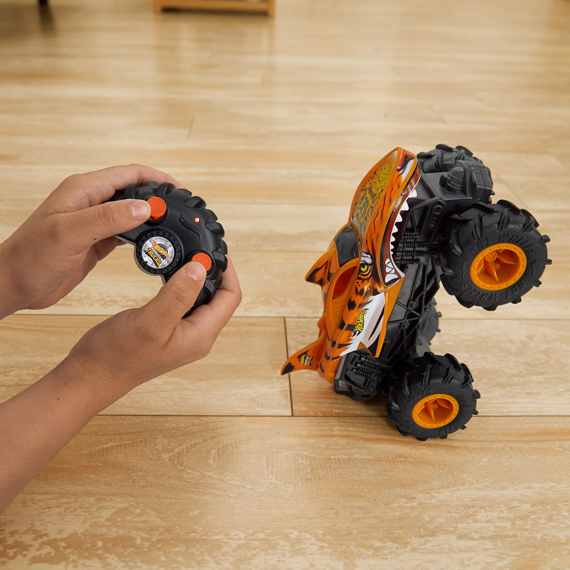 Hot Wheels RC Monster Trucks 1:24 Scale Tiger Shark Vehicle 4 Hot Wheels RC Monster Trucks 1:24 Scale Tiger Shark Vehicle