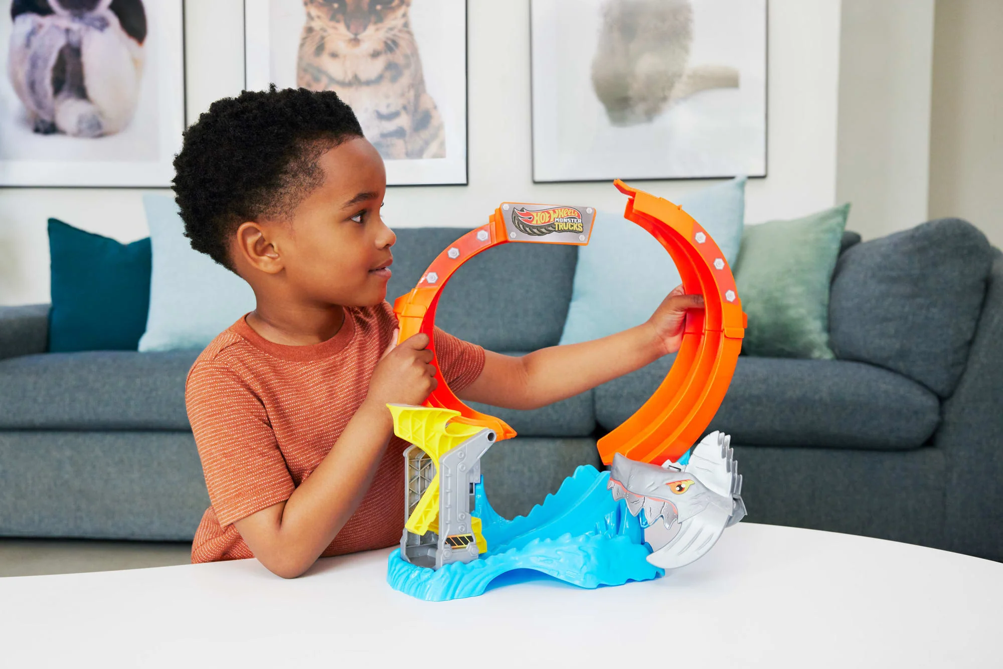 Hot Wheels Monster Trucks Corkscrew Shark Smash Track Set 2 Hot Wheels Monster Trucks Corkscrew Shark Smash Track Set